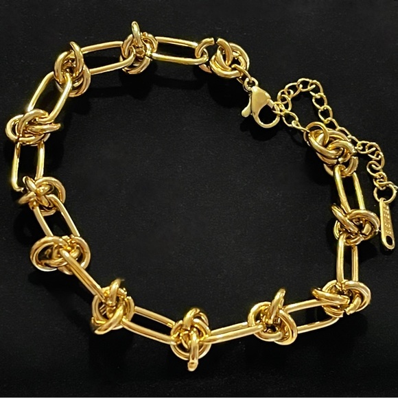 ✨Beautiful 18K Gold Plated Twist Knot Chain Bracelet - Picture 1 of 2